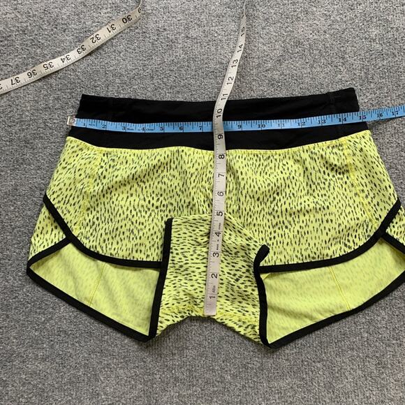 Lululemon Shorts Womens 4 Summer Pear Black Run Speed Printed Brief Lined Active - Picture 3 of 11
